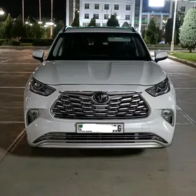 Toyota Highlander 2021