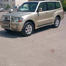 Mitsubishi Pajero 2005