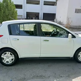 Nissan Versa 2012