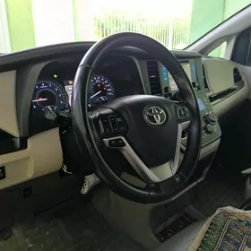 Toyota Sienna 2016