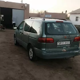 Toyota Sienna 1999