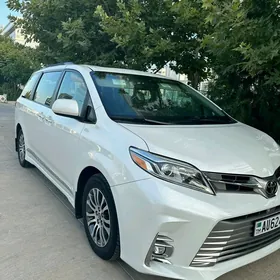 Toyota Sienna 2019