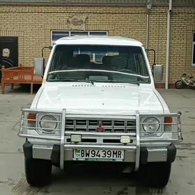 Mitsubishi Pajero 1991