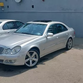 Mercedes-Benz E320 2002