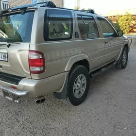 Nissan Pathfinder 2000