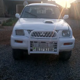 Mitsubishi L200 2003