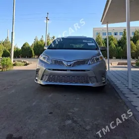 Toyota Sienna 2016