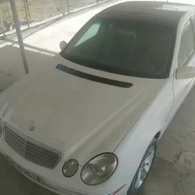 Mercedes-Benz E350 2005