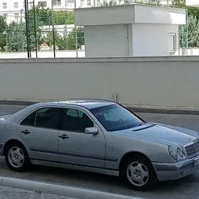 Mercedes-Benz E320 1996