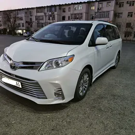 Toyota Sienna 2018