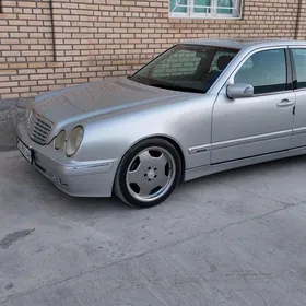 Mercedes-Benz E320 2001