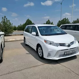 Toyota Sienna 2020