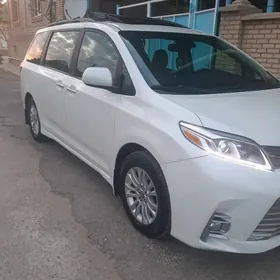 Toyota Sienna 2018