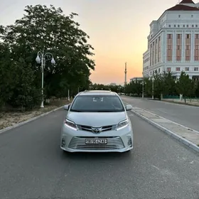 Toyota Sienna 2018