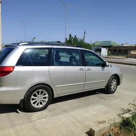 Toyota Sienna 2004