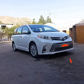 Toyota Sienna 2019