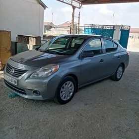 Nissan Versa 2012