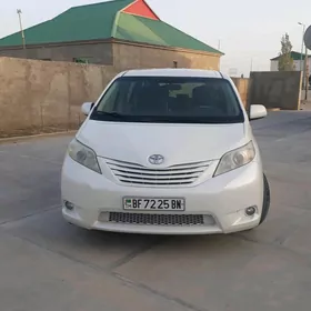 Toyota Sienna 2011