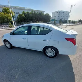 Nissan Versa 2015