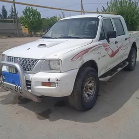 Mitsubishi L200 2002