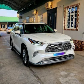 Toyota Highlander 2021