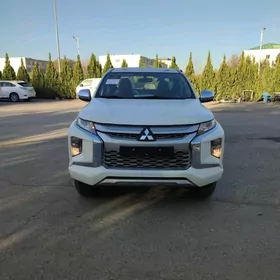 Mitsubishi L200 2023