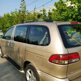 Toyota Sienna 2002