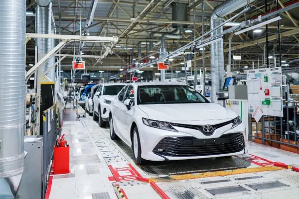 Toyota удерживает лидерство по продажам авто 5-й год подряд несмотря на спад