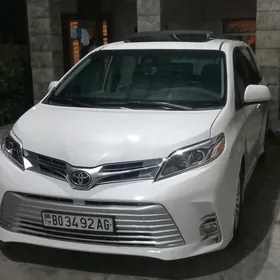 Toyota Sienna 2020