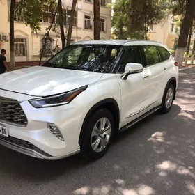 Toyota Highlander 2021