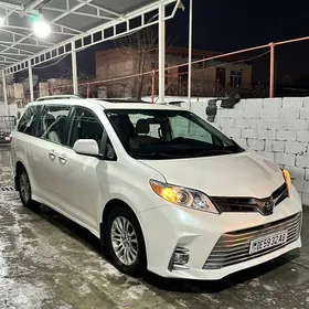 Toyota Sienna 2018