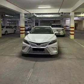 Toyota Camry 2021