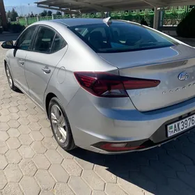 Hyundai Elantra 2019