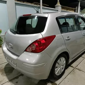 Nissan Versa 2006