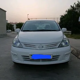 Nissan Tiida 2011