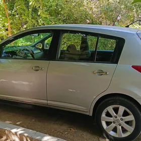 Nissan Versa 2012