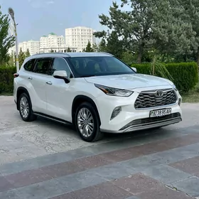 Toyota Highlander 2021