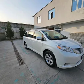 Toyota Sienna 2016