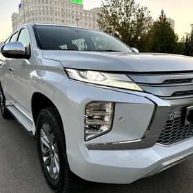 Mitsubishi Pajero 2020