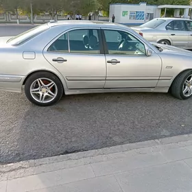 Mercedes-Benz E320 1996