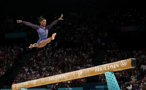 Легенда гимнастики: Байлз стала 6-кратной олимпийской чемпионкой