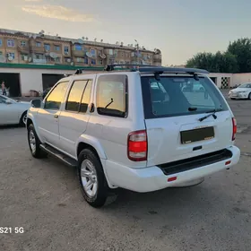 Nissan Pathfinder 2000