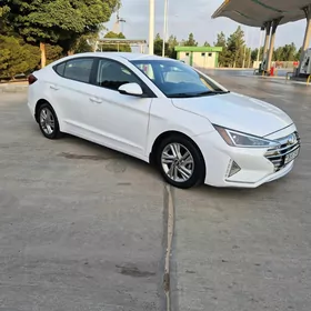 Hyundai Elantra 2019