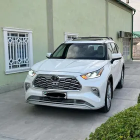 Toyota Highlander 2021