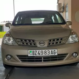 Nissan Tiida 2011