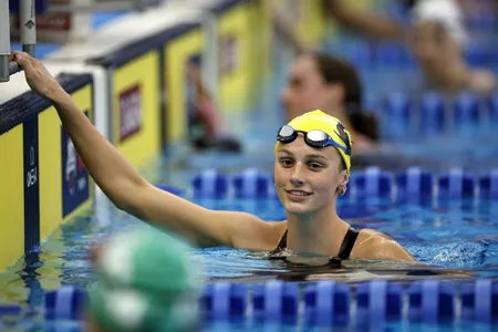 17-летняя канадка и сборная Австралии установили новые рекорды Игр в плавании