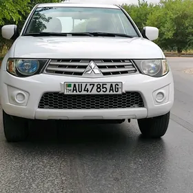 Mitsubishi L200 2012