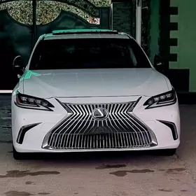 Lexus ES 2020