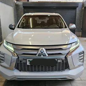 Mitsubishi Pajero 2020