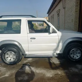 Mitsubishi Pajero 1992